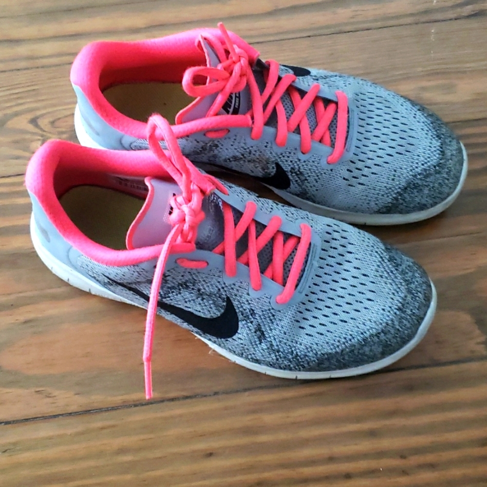 Nike Tennis Shoes